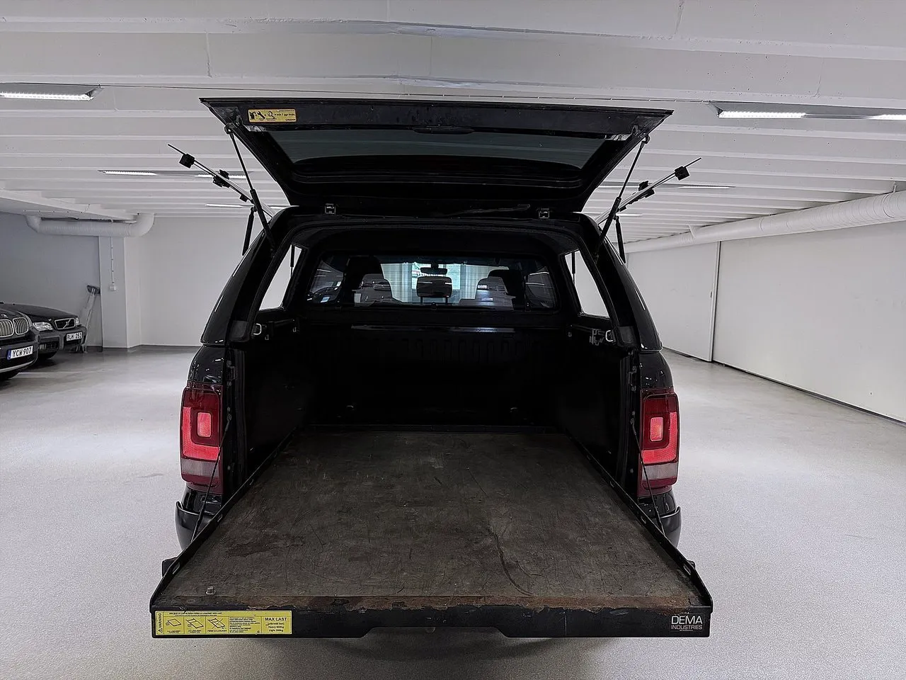 Vehicle image 30