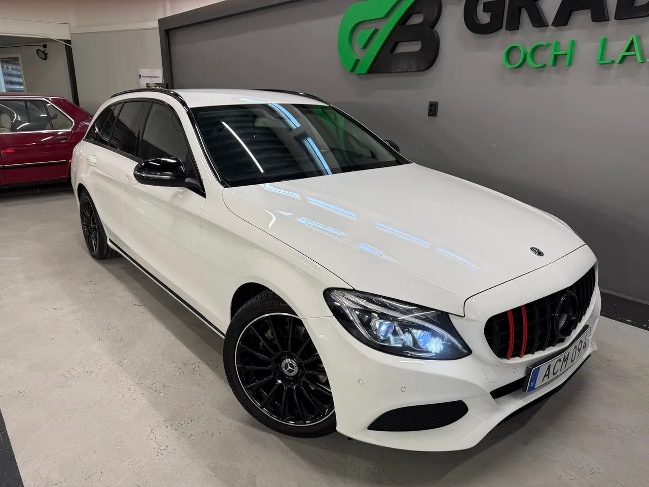 Vehicle image 6
