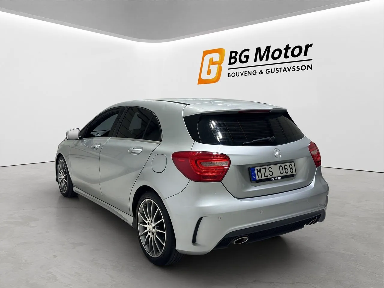 Vehicle image 5