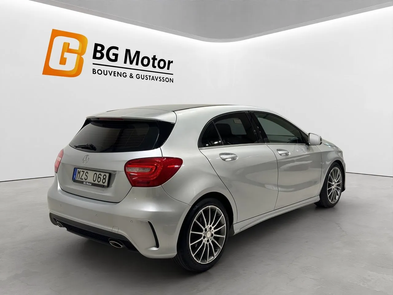 Vehicle image 3