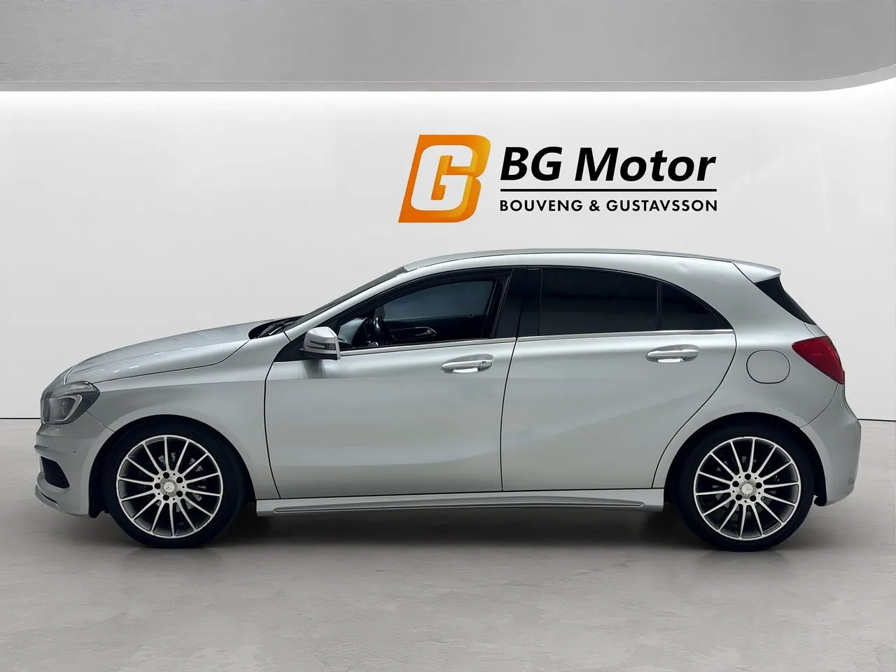 Vehicle image 6