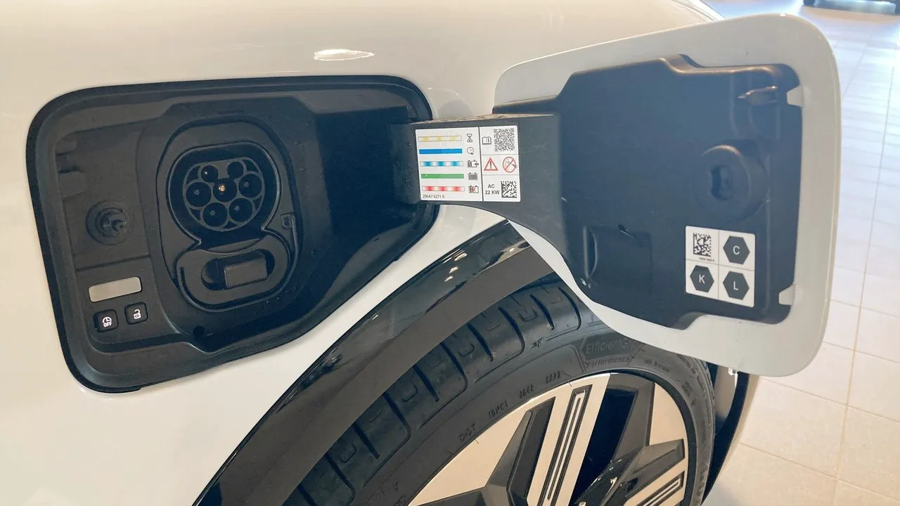 Vehicle image 22