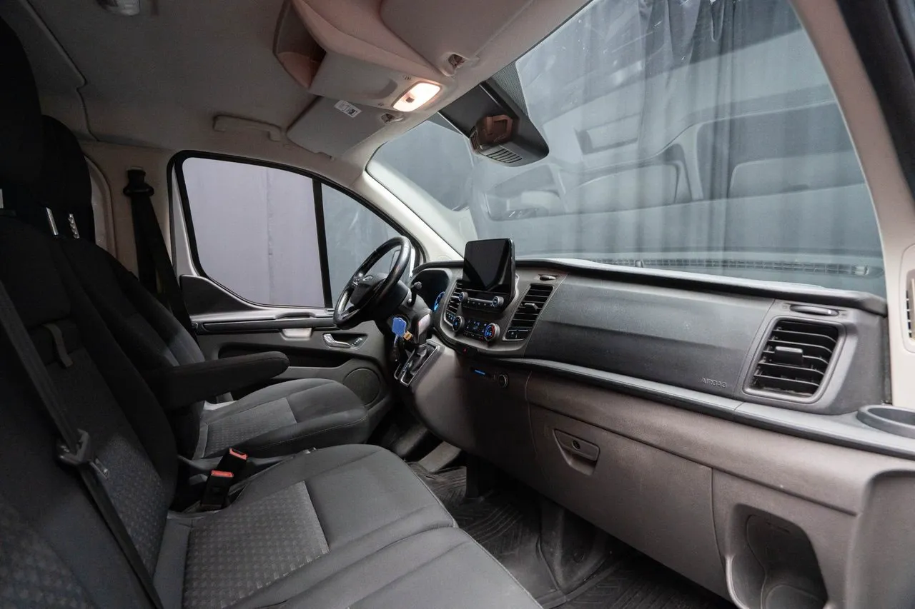 Vehicle image 18