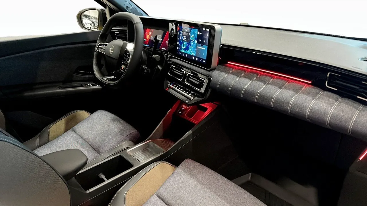 Vehicle image 14