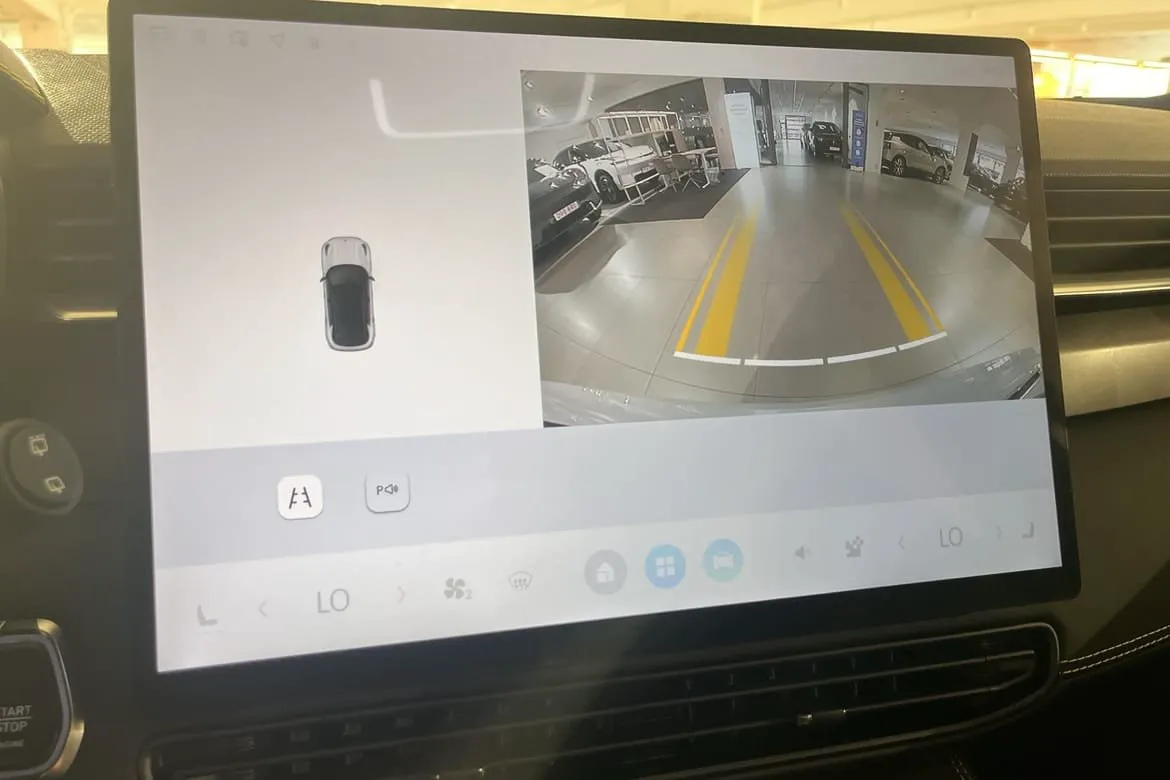 Vehicle image 14