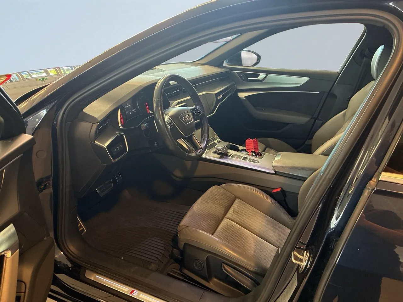 Vehicle image 6