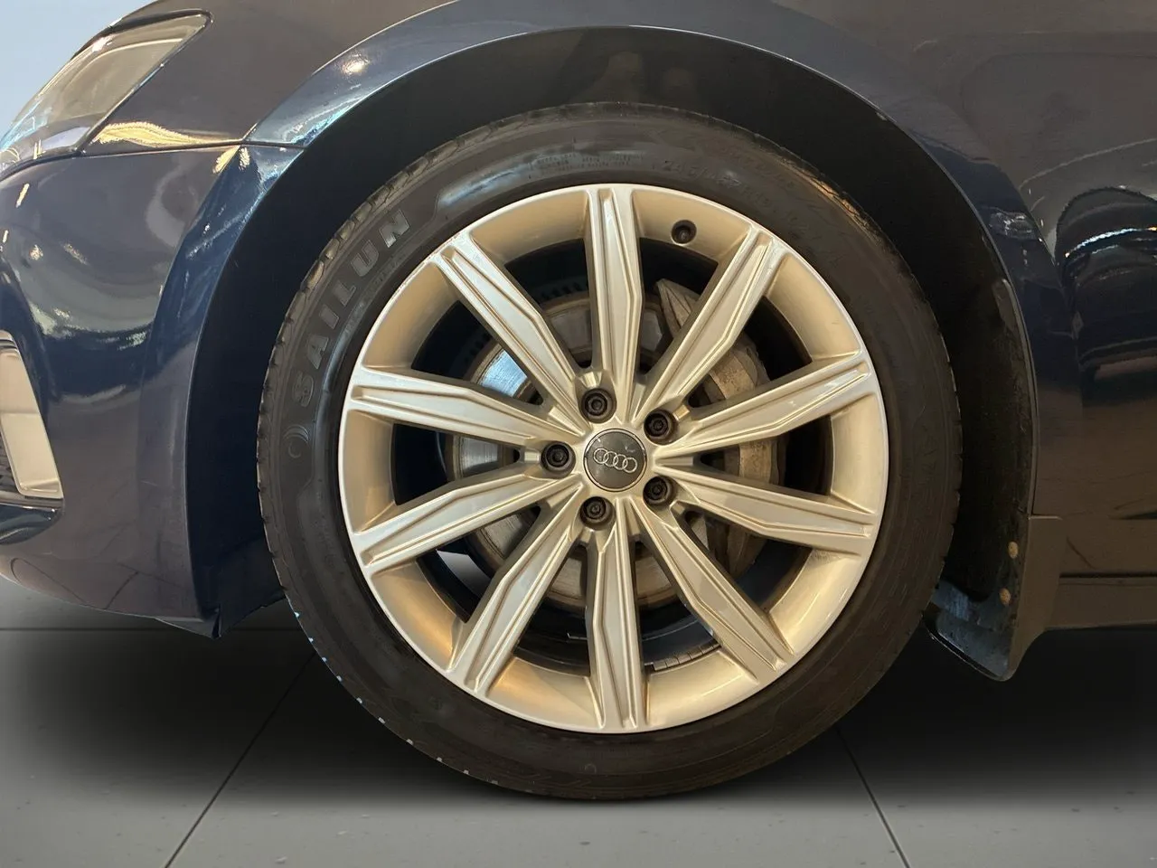 Vehicle image 13