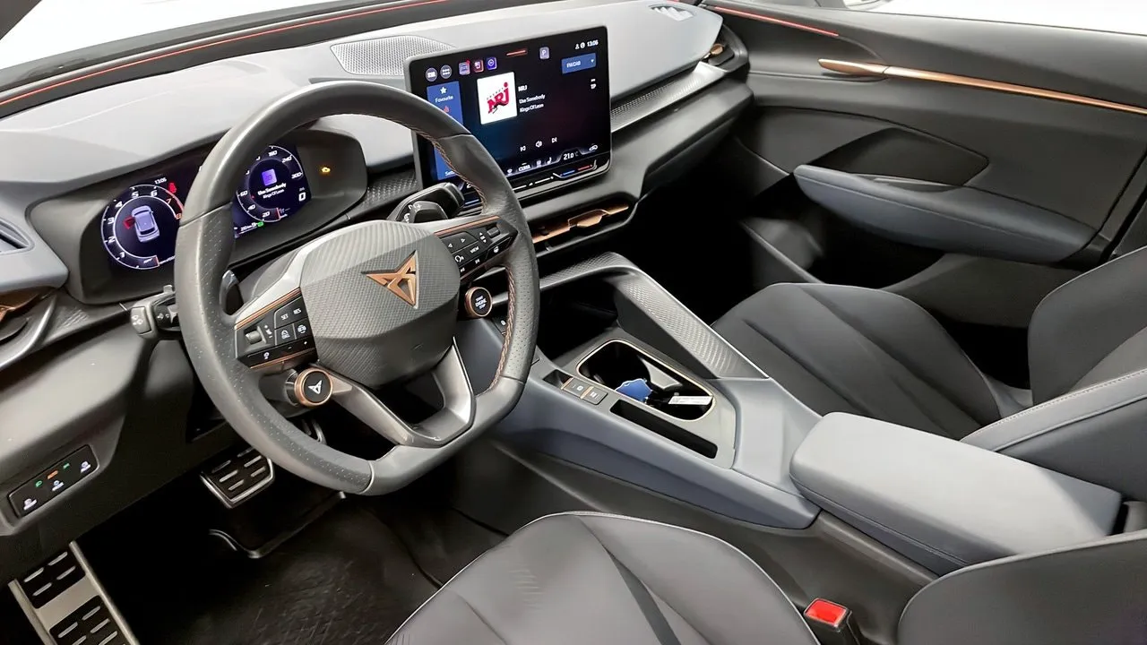Vehicle image 6