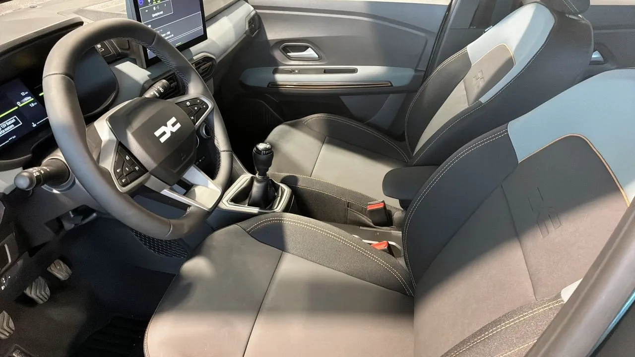 Vehicle image 18