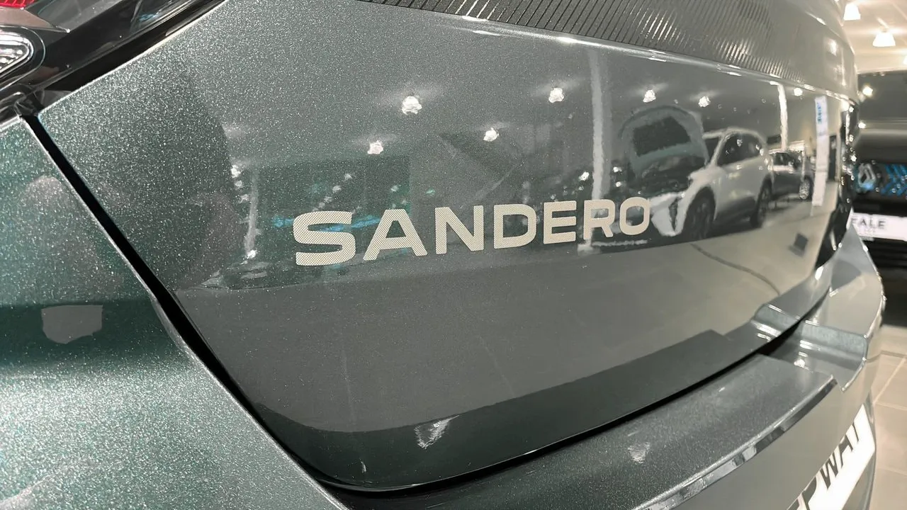 Vehicle image 21