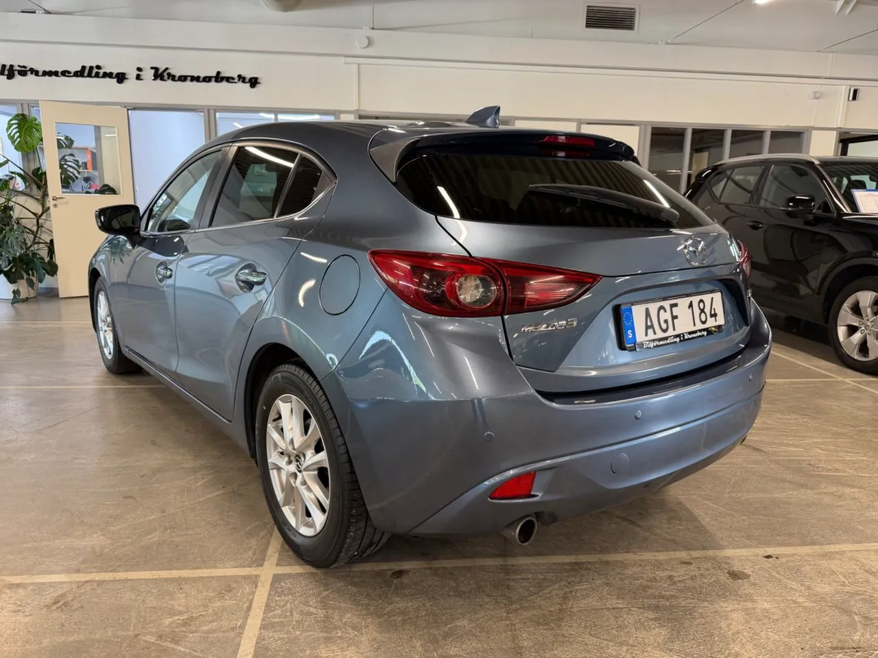 Vehicle image 3