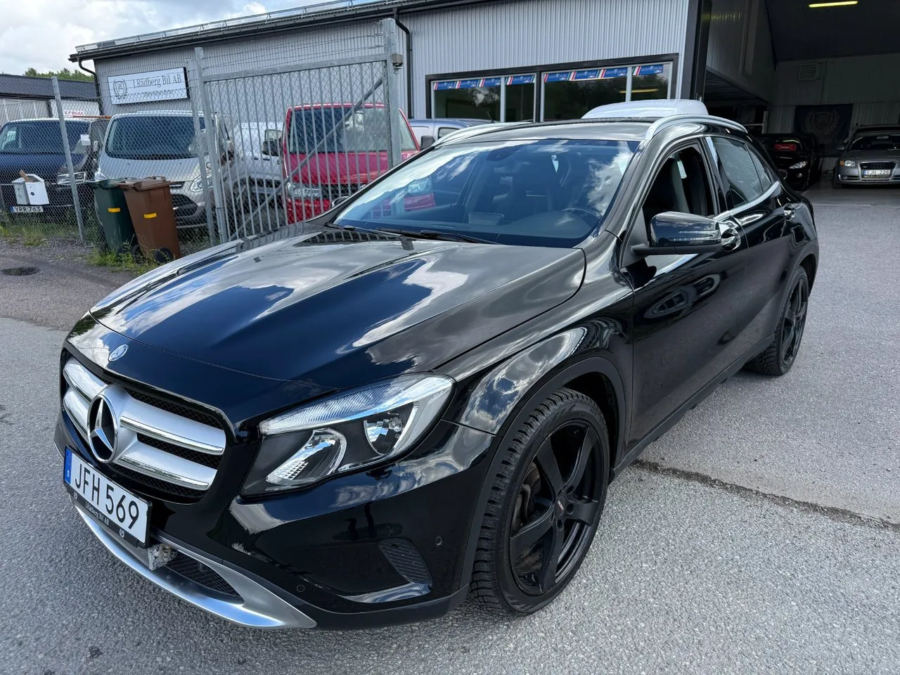 Vehicle image 6