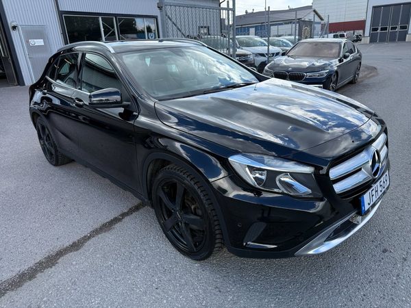 Mercedes GLA220 CDI 4MATIC Automat 170hk Navi Drag M-värmare Ny bes - 2014