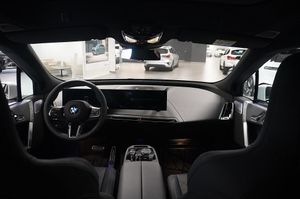 BMW iX bild 10