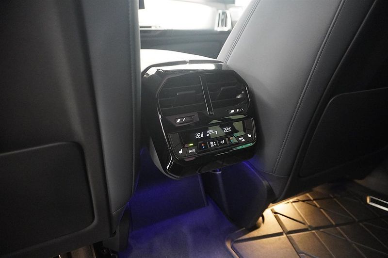 BMW iX bild 12