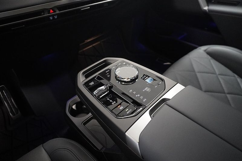 BMW iX bild 13