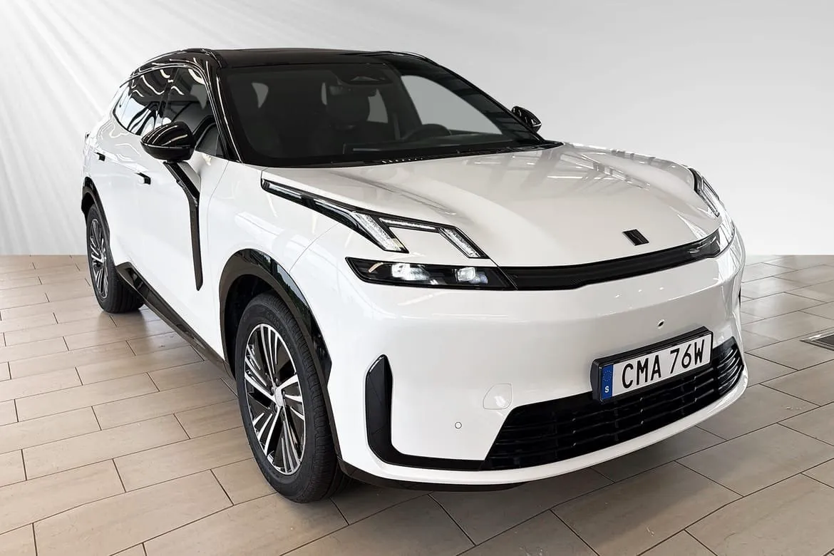 Vehicle image 4