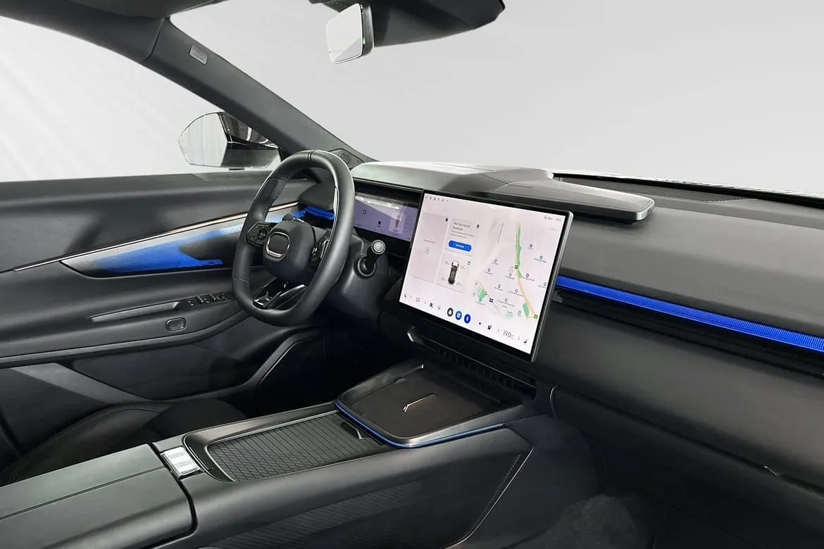 Vehicle image 14