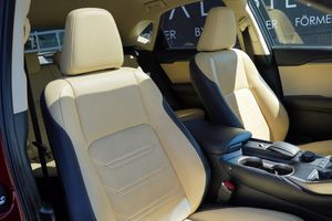 Lexus NX bild 21