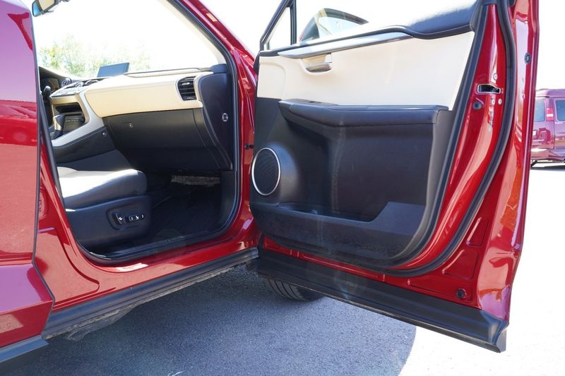 Lexus NX bild 19