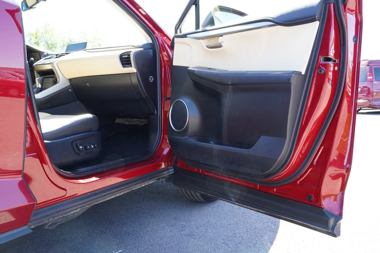Vehicle image 18