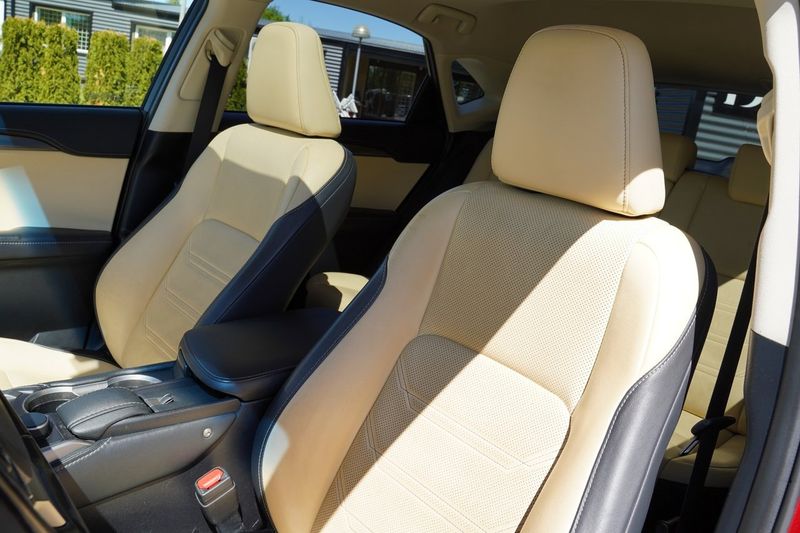 Lexus NX bild 12