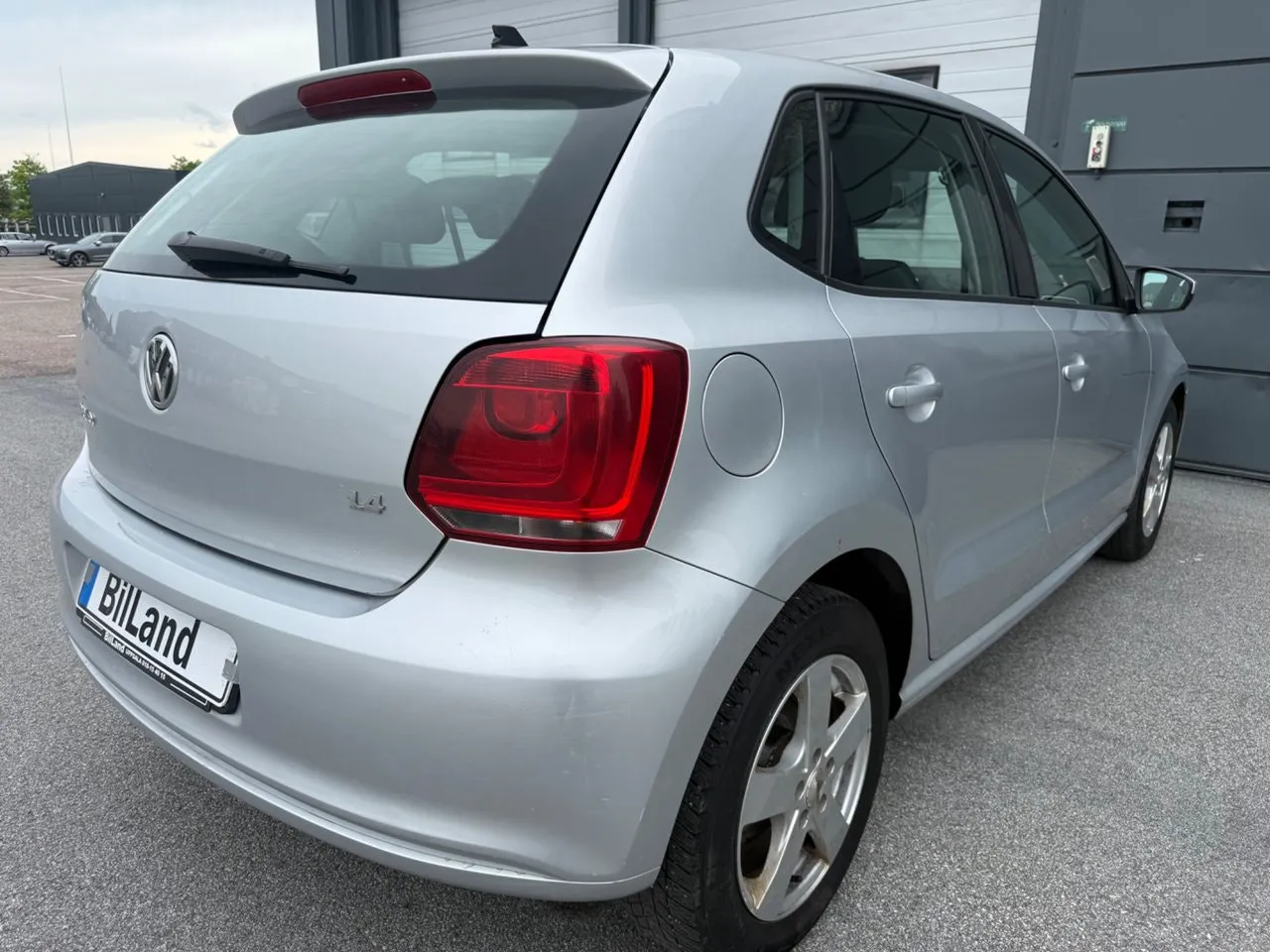 Vehicle image 5
