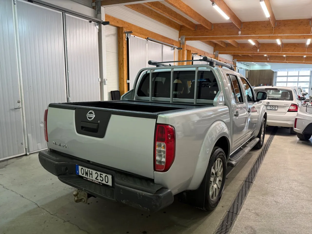 Vehicle image 16