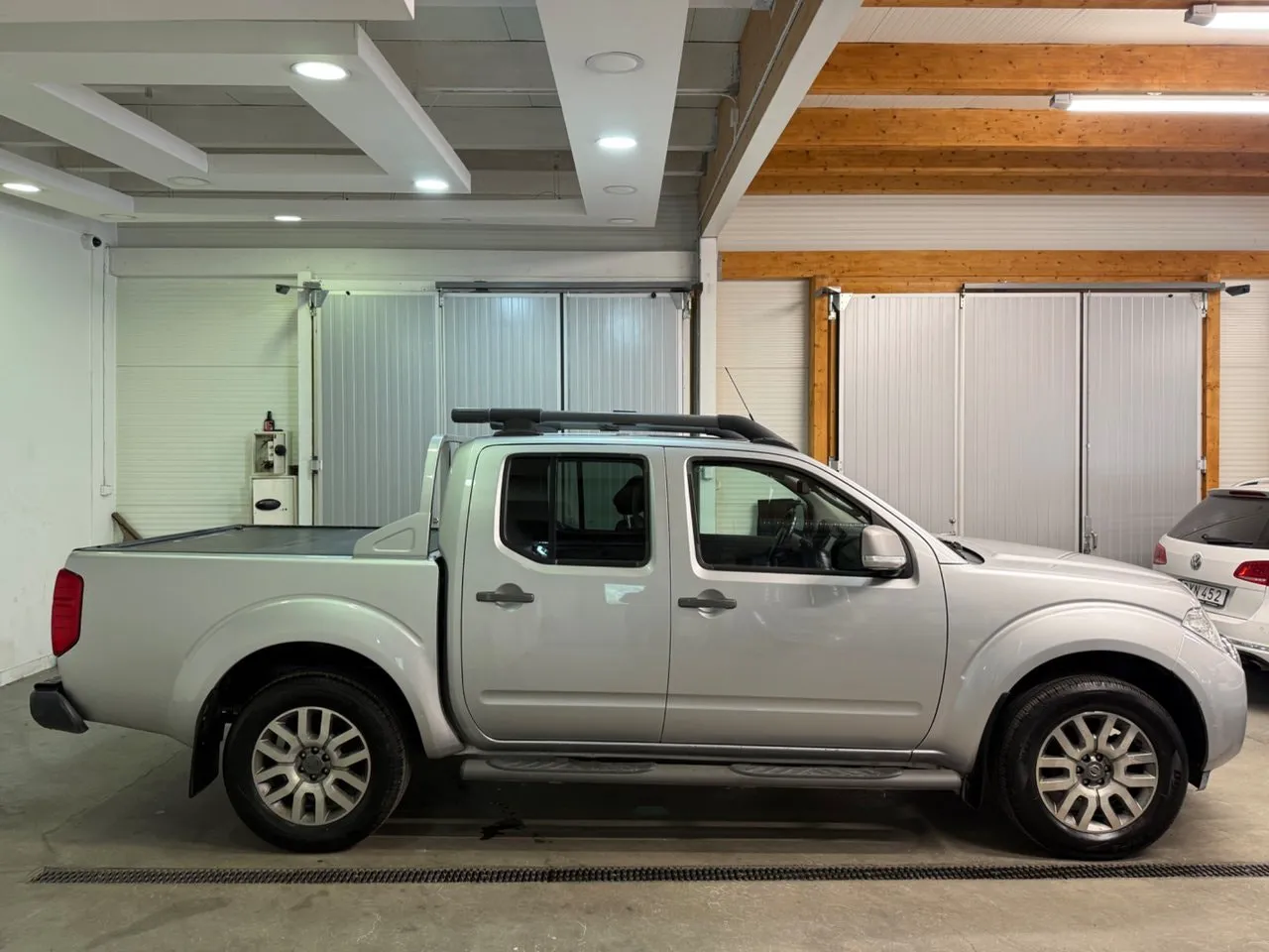 Vehicle image 18