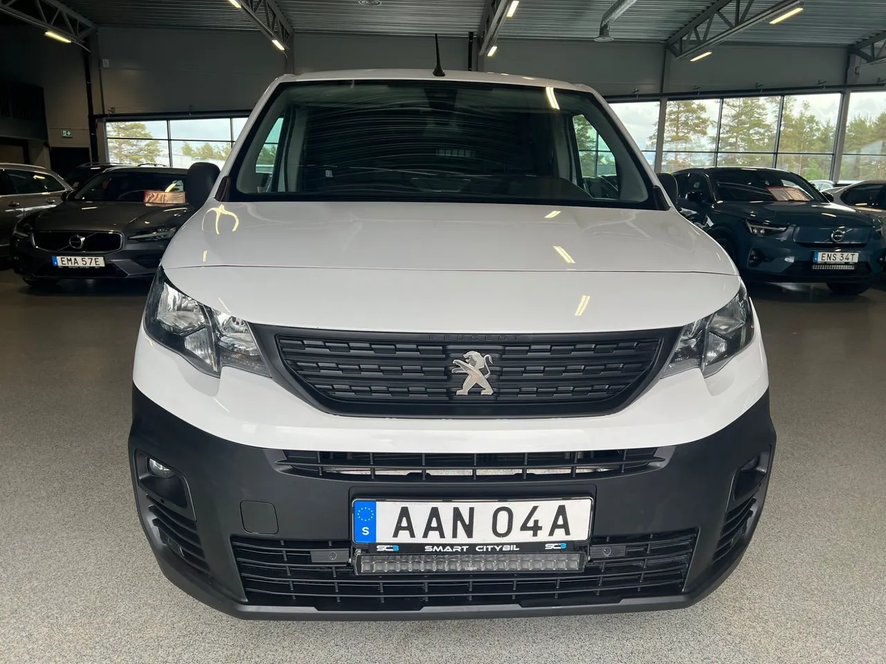 Vehicle image 7