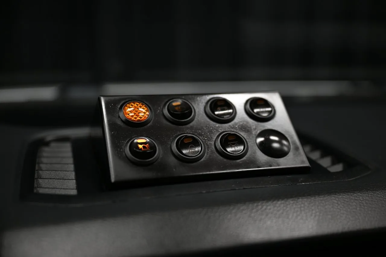 Vehicle image 25