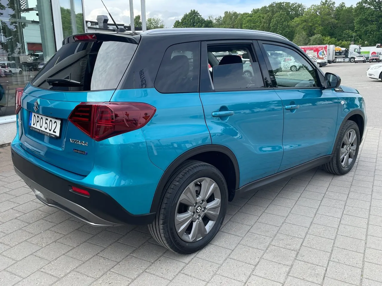 Vehicle image 4