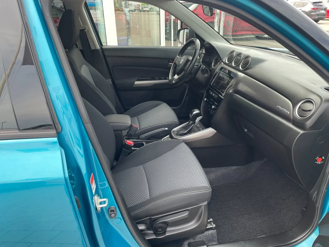 Vehicle image 10
