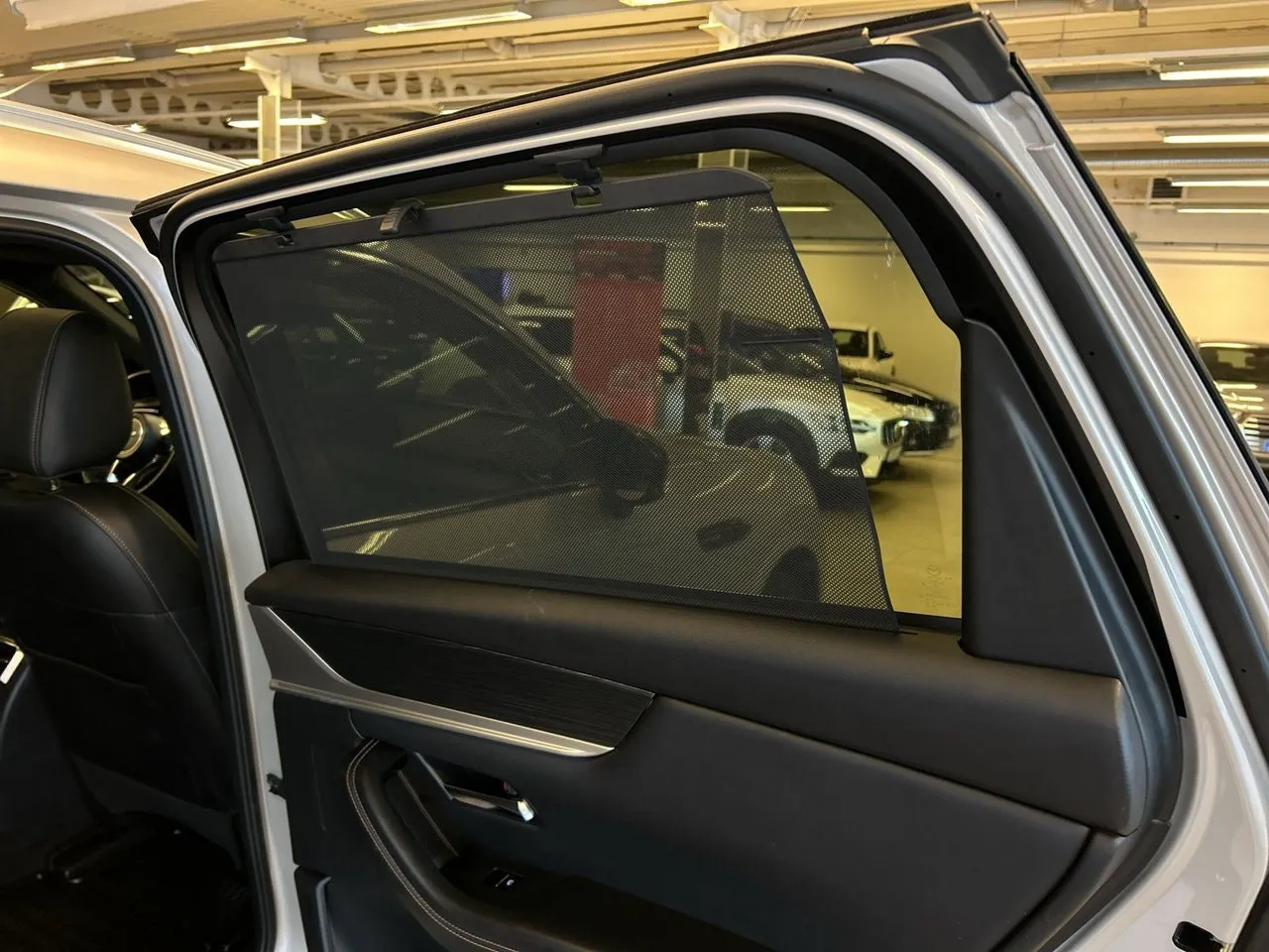 Vehicle image 18