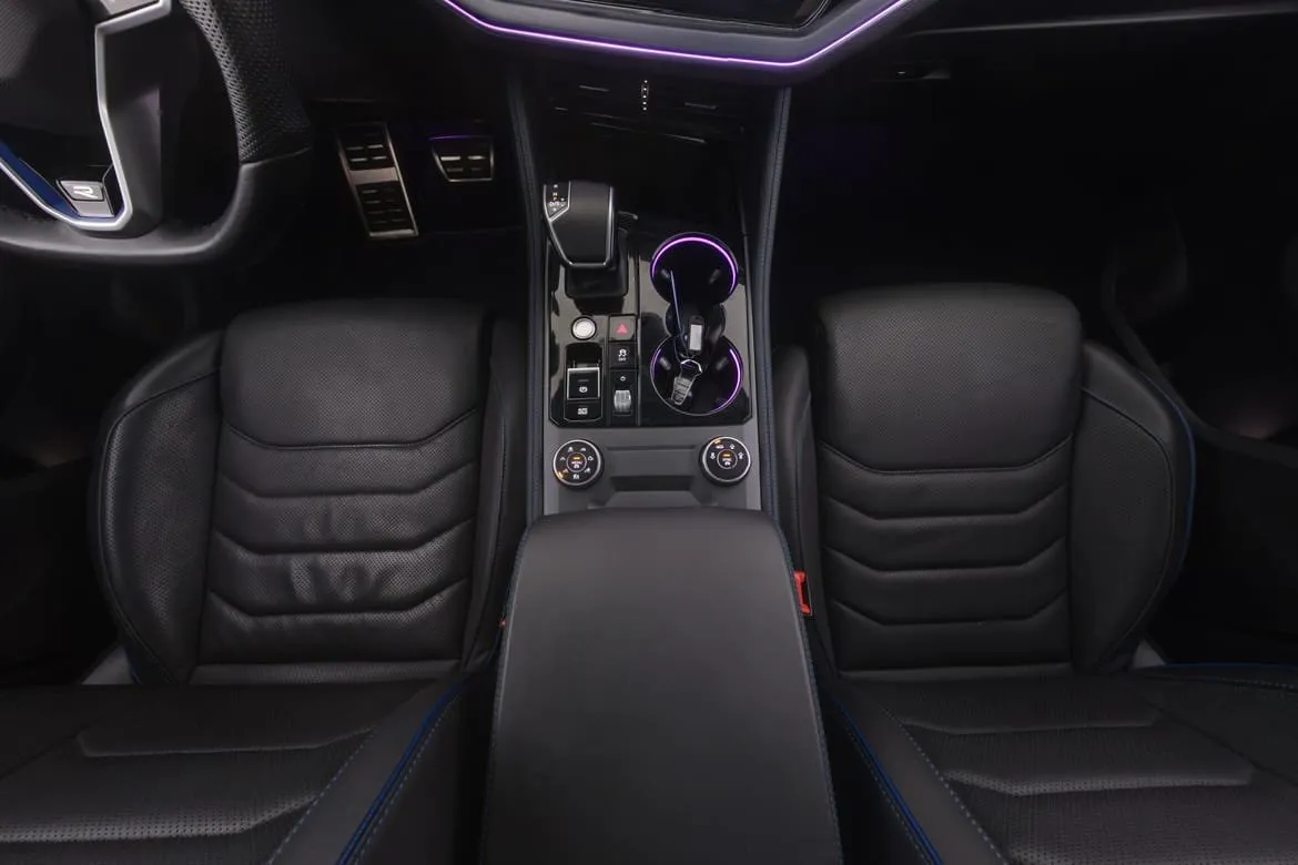 Vehicle image 18