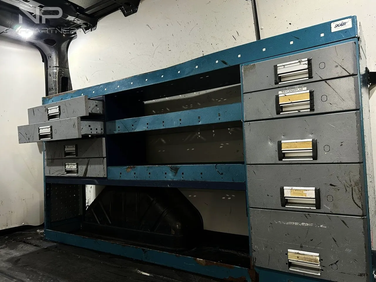 Vehicle image 14