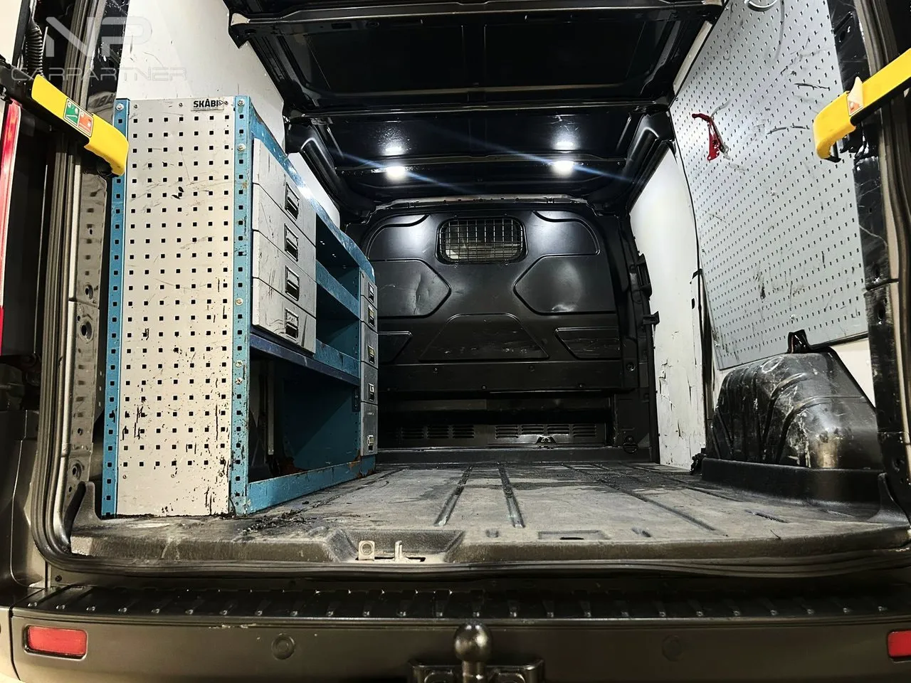 Vehicle image 16