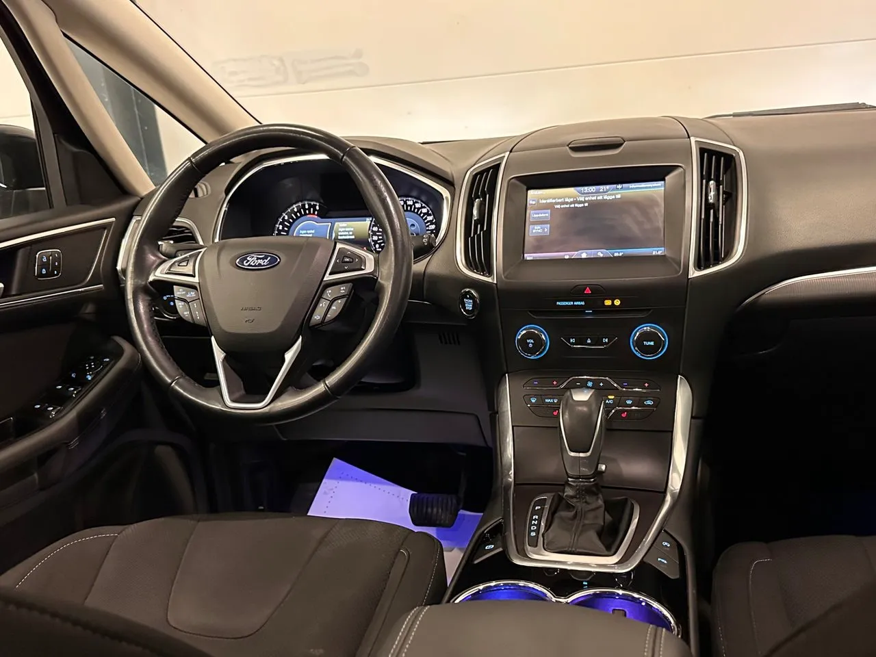 Vehicle image 18
