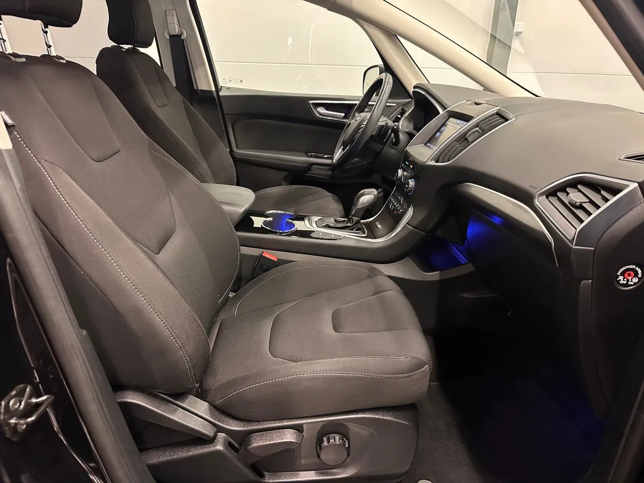 Vehicle image 32