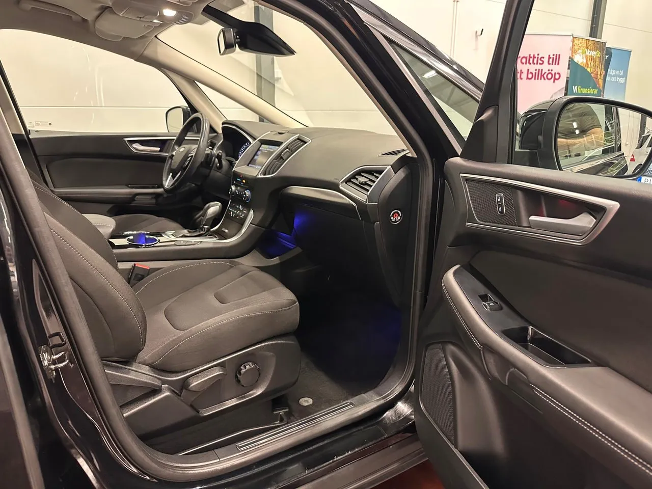 Vehicle image 33