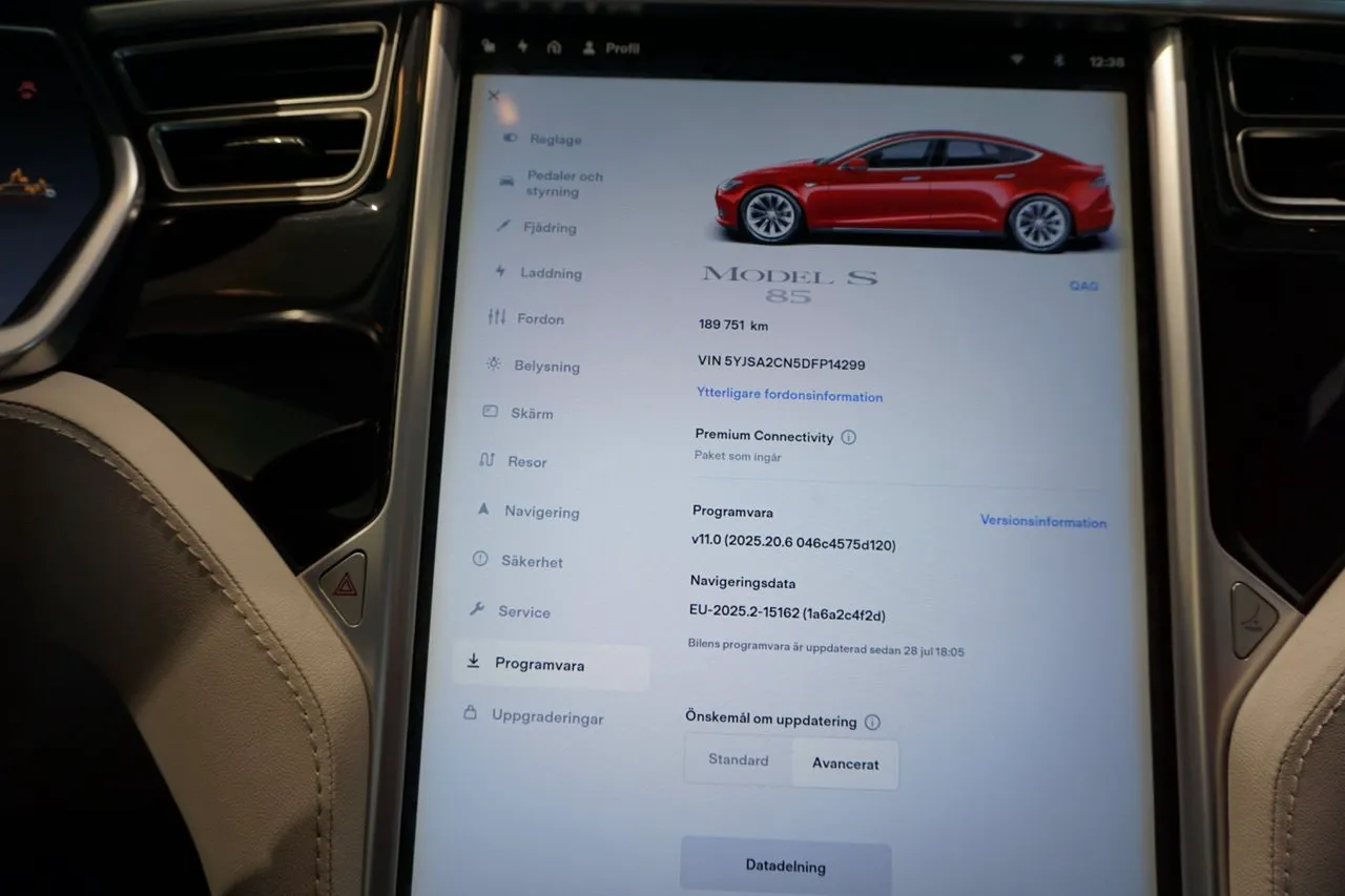 Vehicle image 18