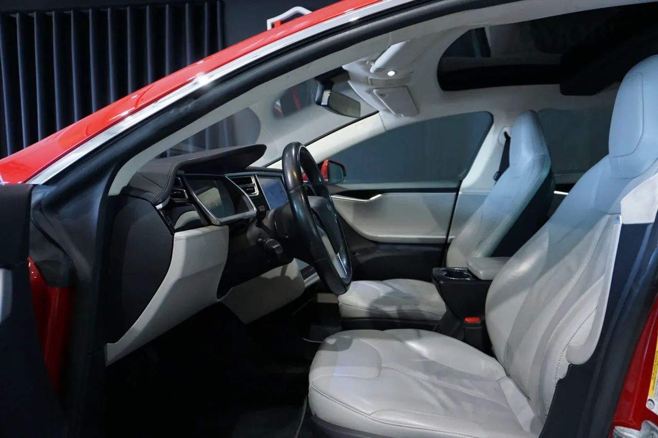 Vehicle image 14