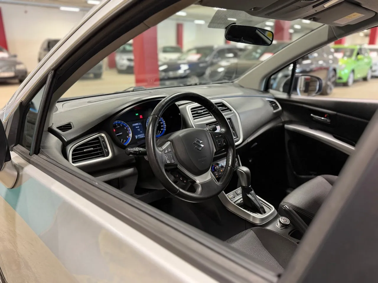Vehicle image 12
