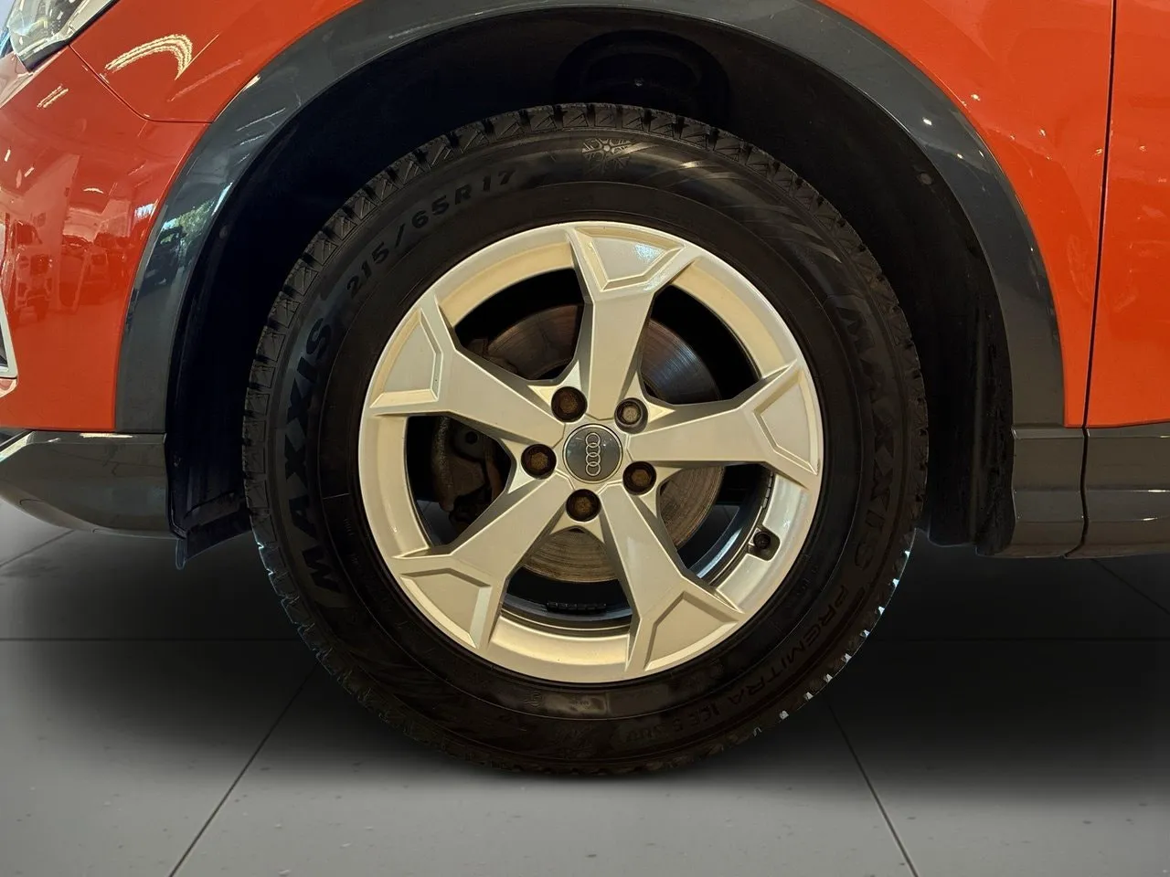 Vehicle image 15