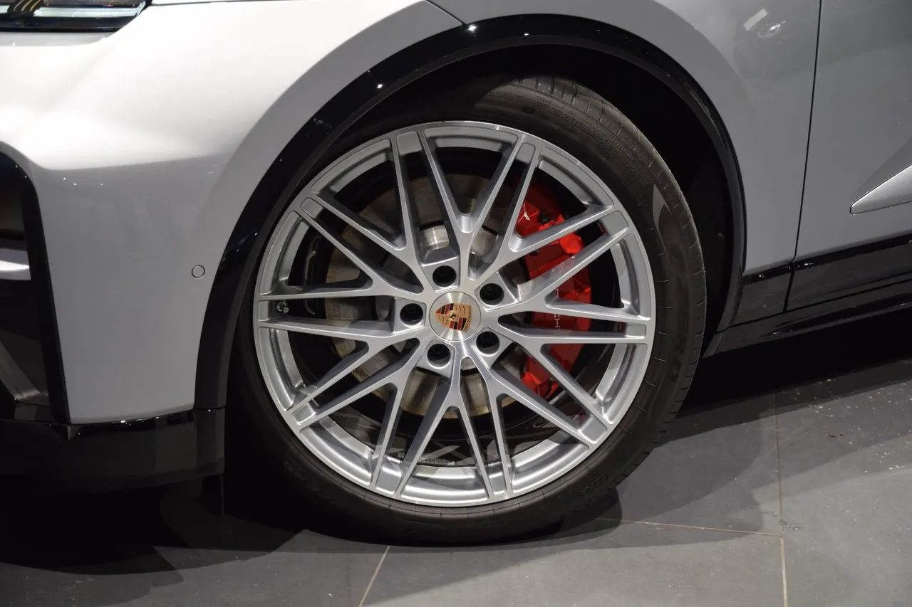 Vehicle image 20