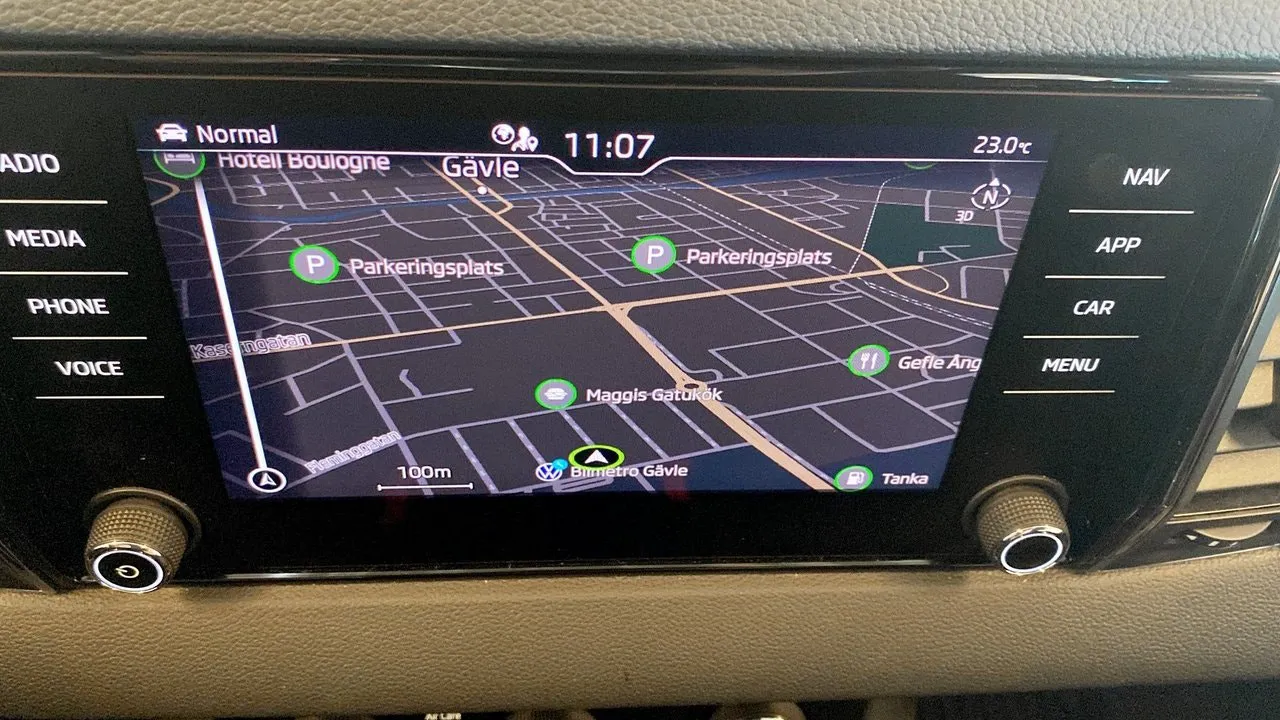 Vehicle image 15