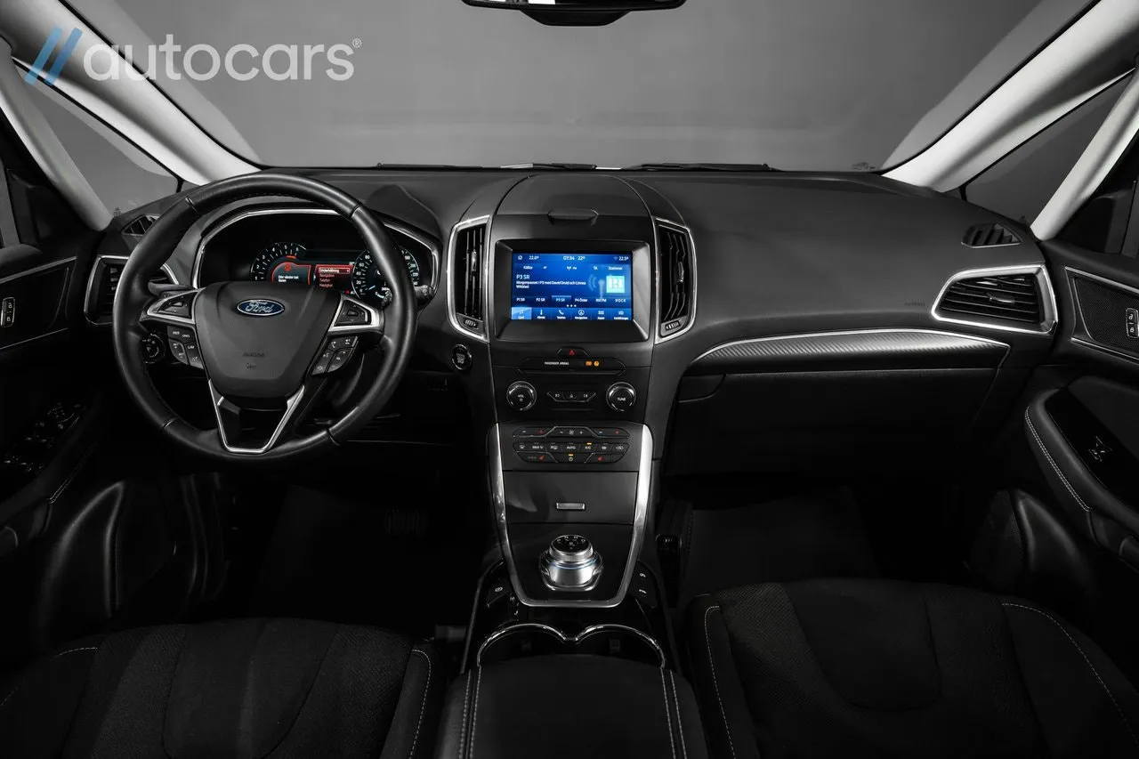 Vehicle image 16