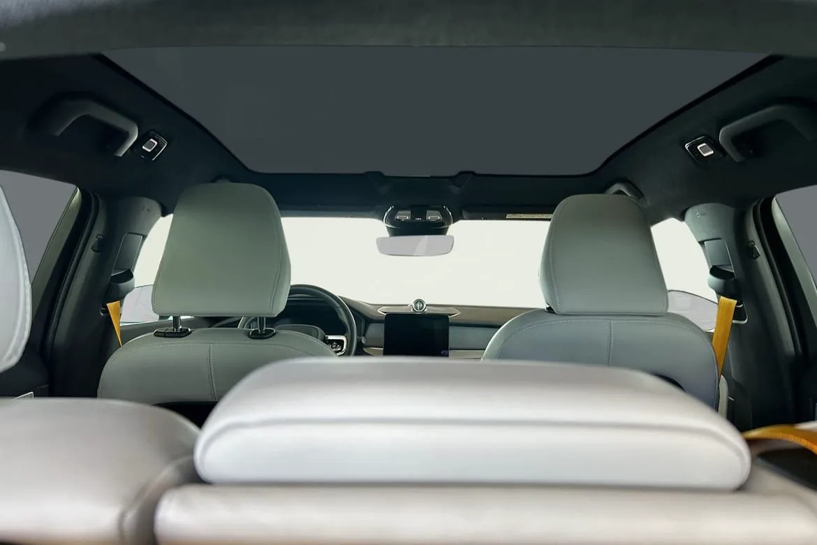 Vehicle image 18