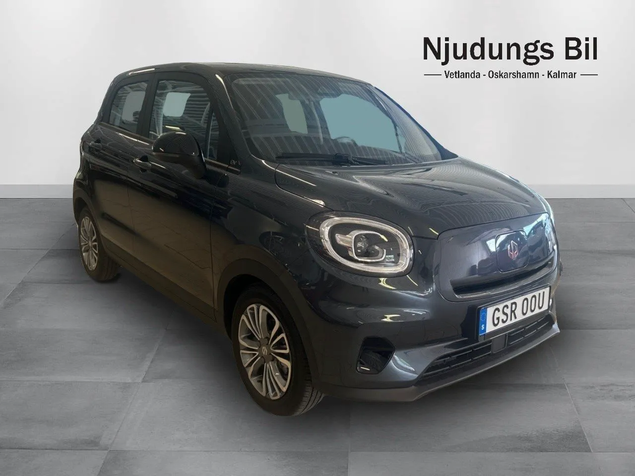 Vehicle image 3