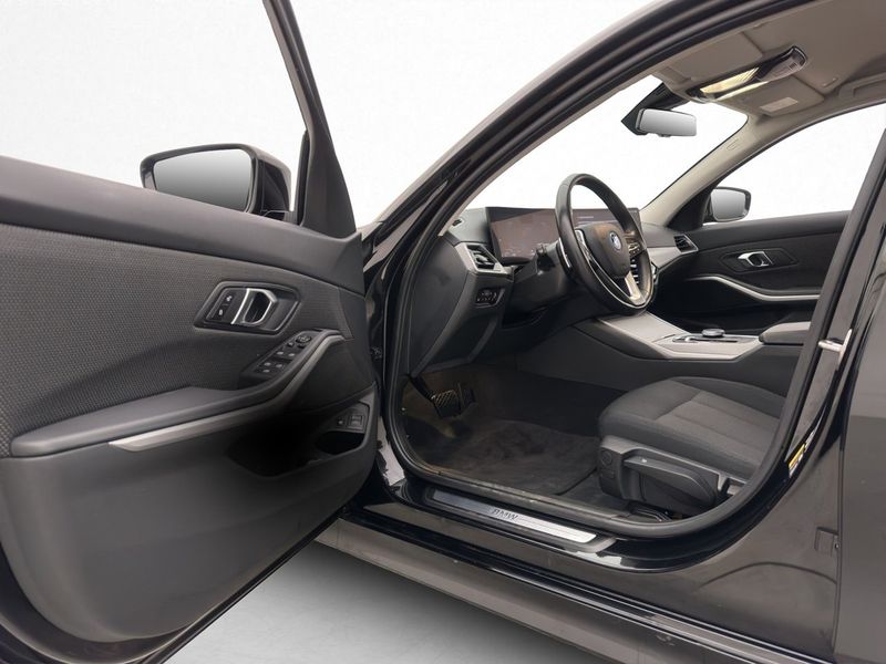 BMW 330 bild 9